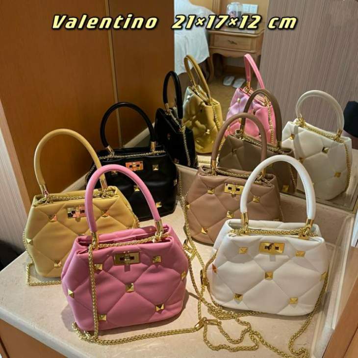 Picture of Valentino Handbags _SKUfw95297524fw